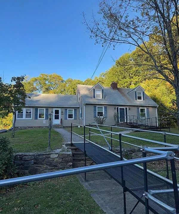 252 W Main St