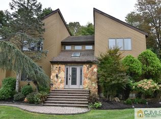 2 Pine Meadow Ct, East Brunswick, NJ 08816