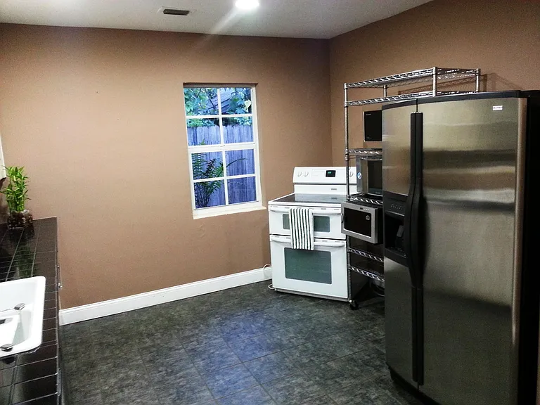 1402 W Harvard St — Photo 5