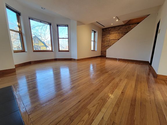 4th image of 919 Pleasant St APT 2F