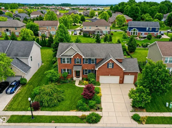 5825 Somerset Blvd E, Bargersville, IN 46106