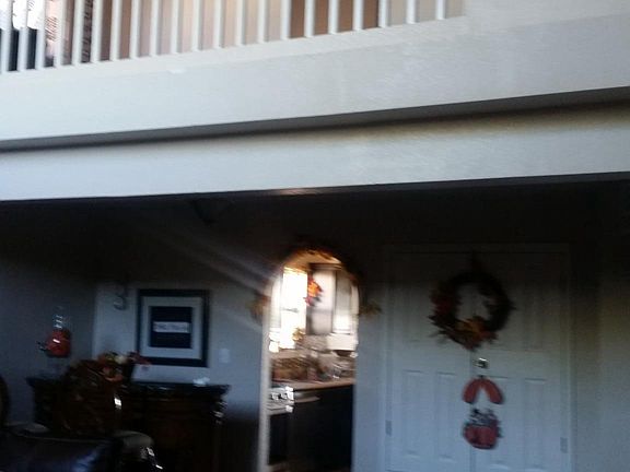 LIVING ROOM (2)