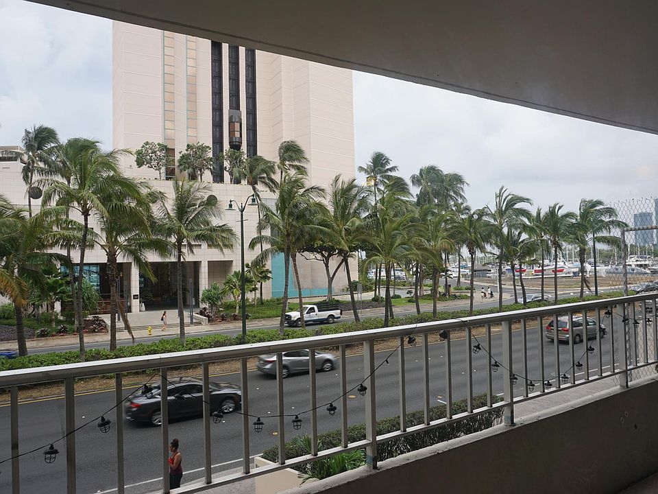 Front patio on Ala Moana Boulevard!