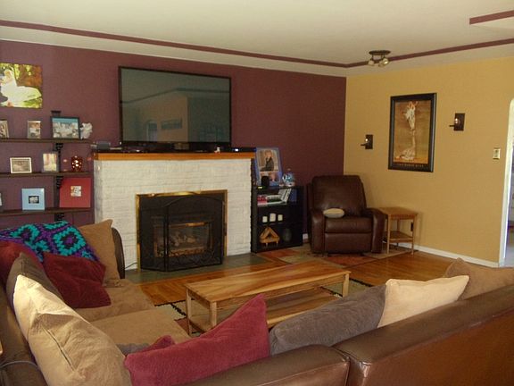 3rd image of 10607 Newman Ave SW