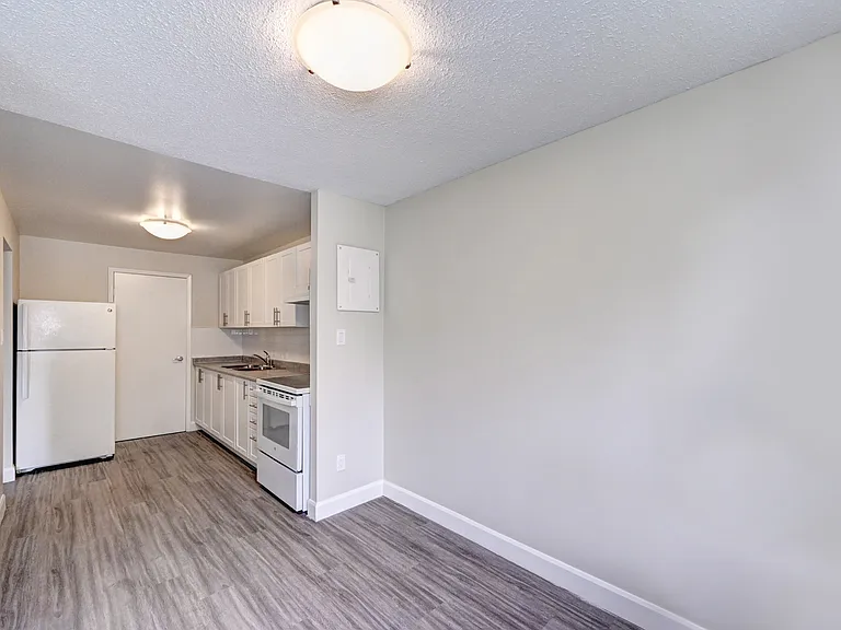 255 Belsyde Ave E — Photo 11