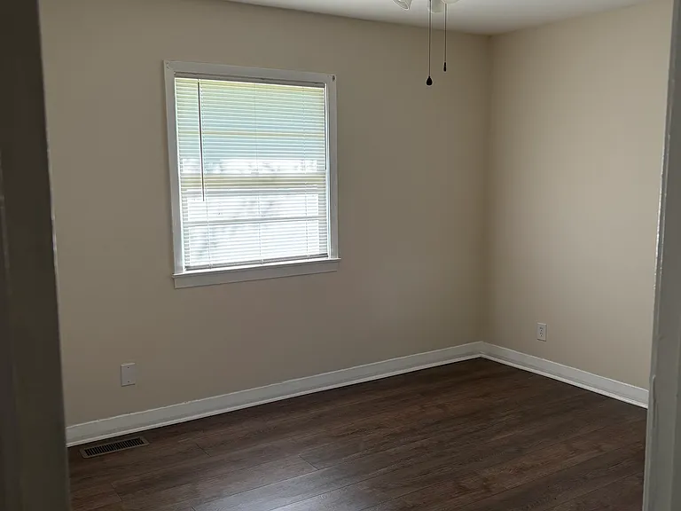 9414 Farnham Dr — Photo 8