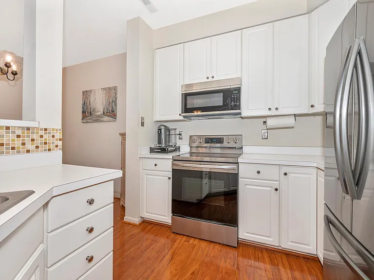 5211 Duke Ct — Photo 10