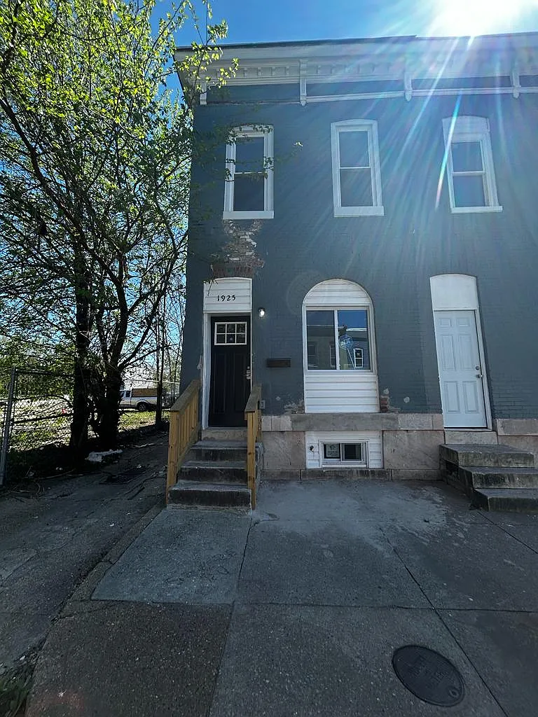 1925 e Federal St — Photo 1