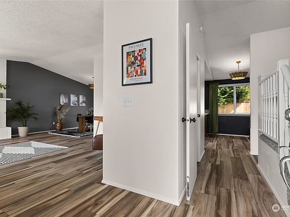 3rd image of 5509 Green Hills Avenue NE