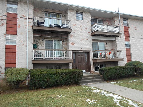 2nd image of 1320 E Tremont St #1