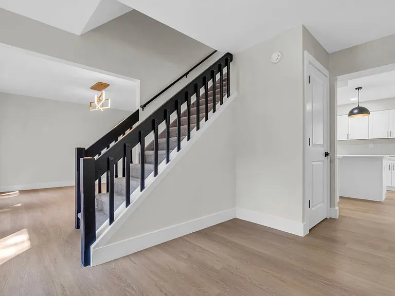 633 Eltone Rd — Photo 6
