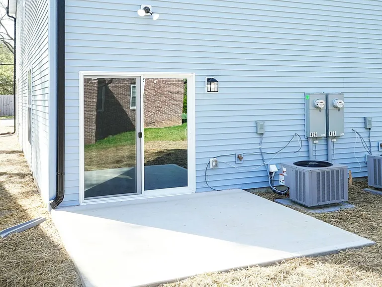 426 N Allen Rd — Photo 5