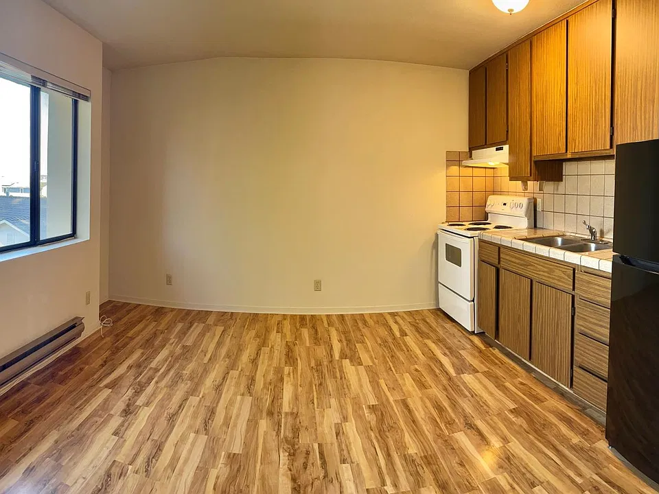 Living Room/Kitchen.