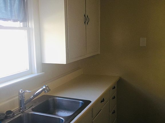 4th image of 308 N Ash St
