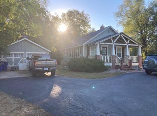 1006 E 1500th Rd, Lawrence, KS 66046