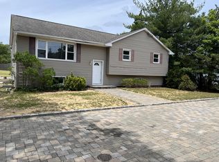 104 Pennsylvania Ave, Medford, NY 11763