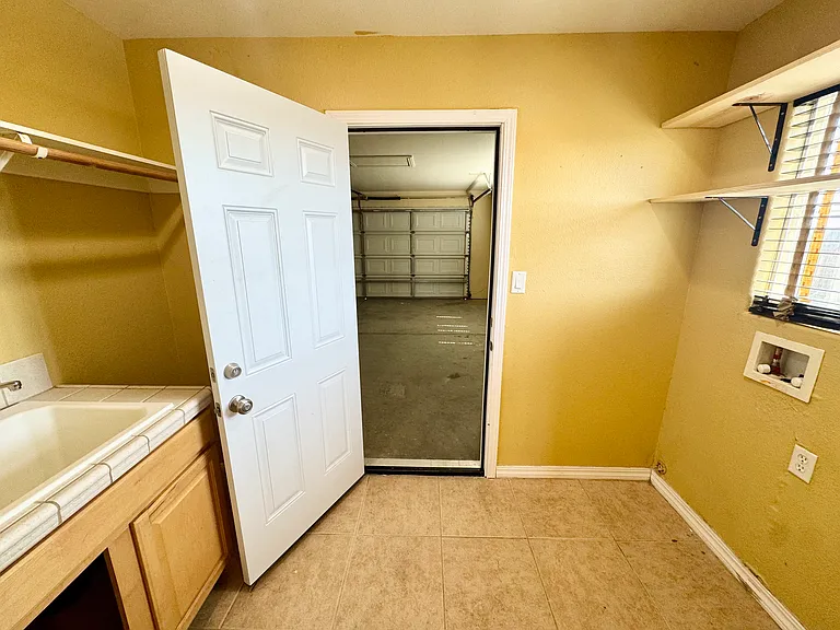9000 Underwood Ave — Photo 9