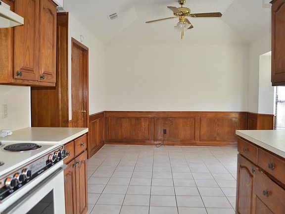 2nd image of 5620 Caracas Dr