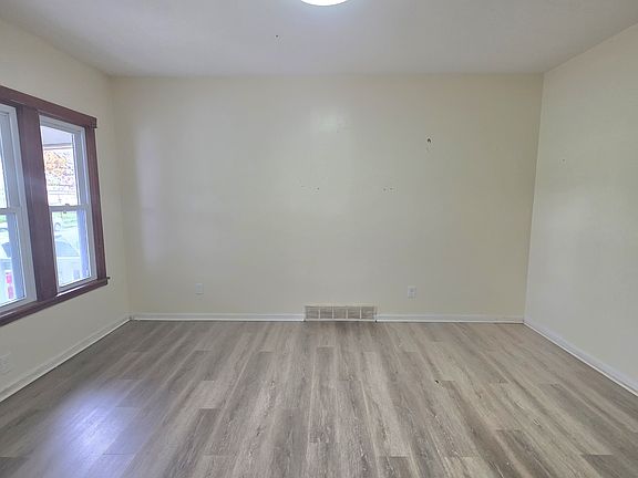 3rd image of 26 Regent St Floor 1
