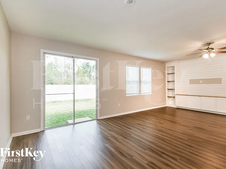 205 Orient Dr — Photo 5