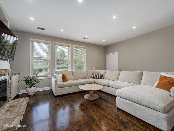 5th image of 1023 N Kingsbury St