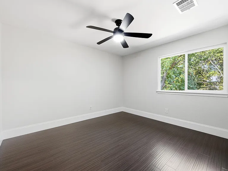 8404 Hornet Dr — Photo 16