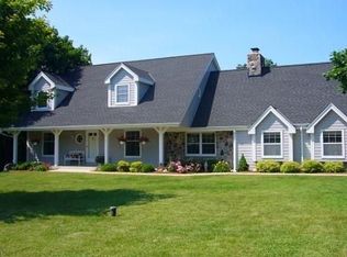 N63W29912 Woodfield Ct, Hartland, WI 53029