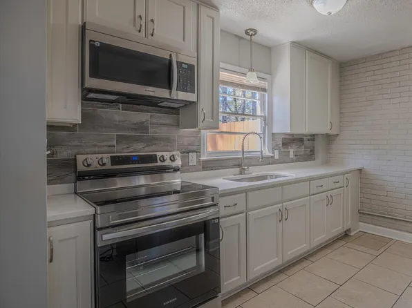 226 W Manchester Rd #230, Spring Lake, NC 28390