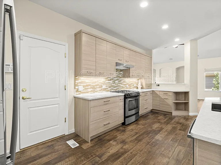 7021 S Valdai St — Photo 10