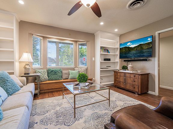 4th image of 2338 Canal Dr