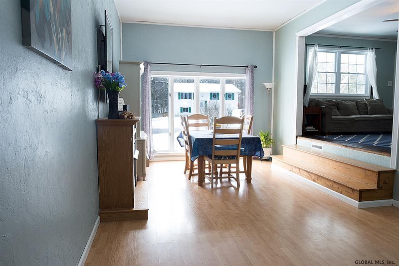 5th image of 32 WHIPPLETREE Road