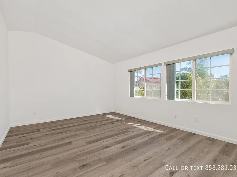 13327 Entreken Ave — Photo 18