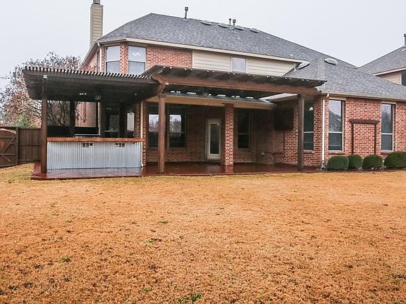 5th image of 530 Sawyer Dr