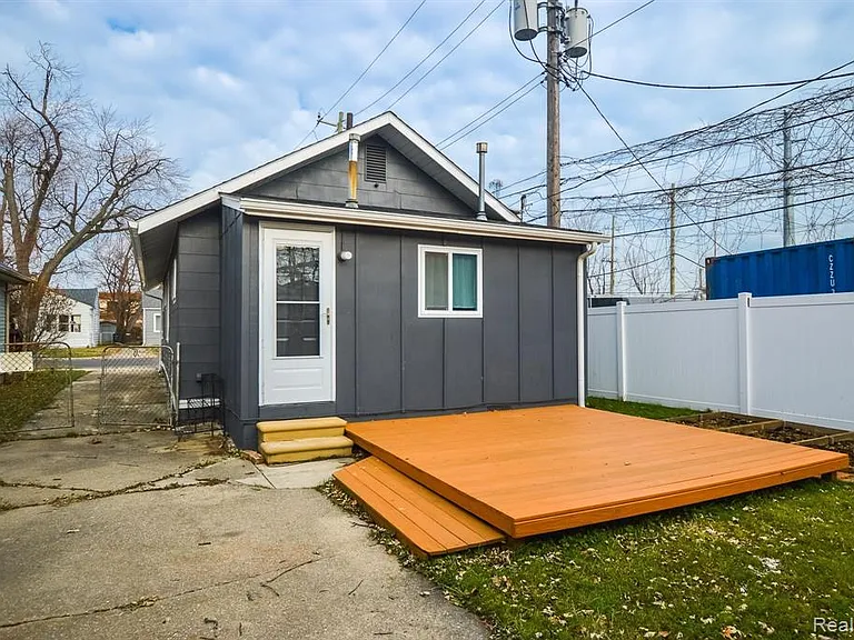 630 Ardmore Dr — Photo 14