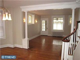 4th image of 251 E Upsal St