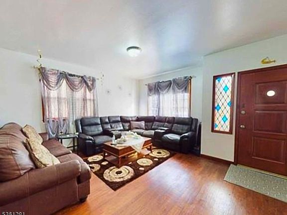 5th image of 73-75 Maple St