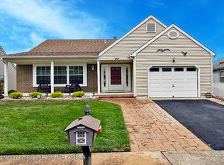 40 Portsmouth Dr, Toms River, NJ 08757