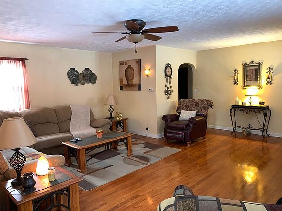 3rd image of 1215 Parkside Dr