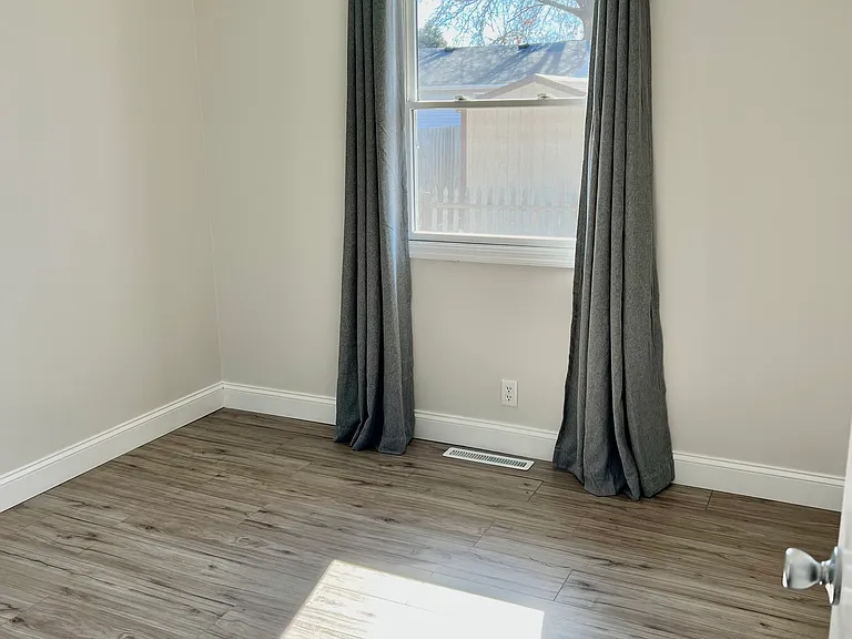 2605 Hathaway Dr — Photo 1