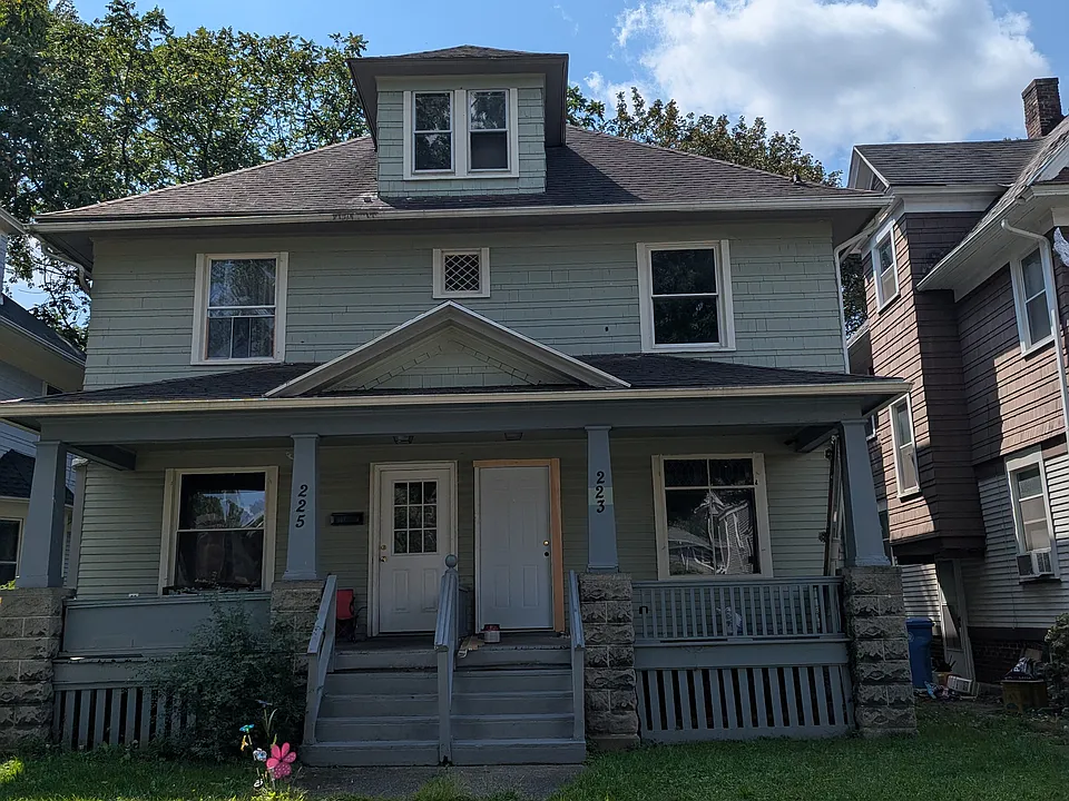 223-225 Rosewood Ter #223