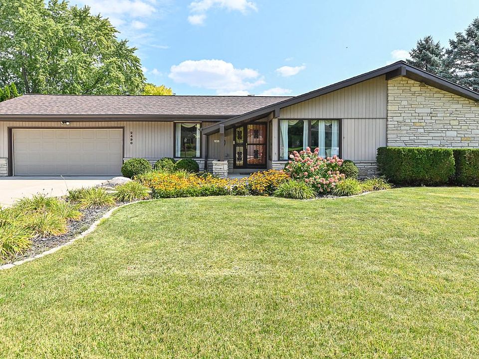2490 South Graylog LANE, New Berlin, WI 53151 Zillow