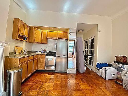5th image of 309 W 84th St APT 8
