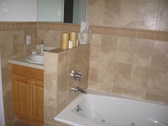 3rd image of 130 Ashworth Ave