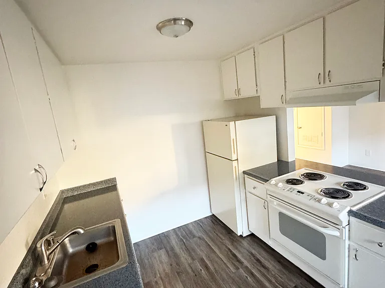 Walnutwood Apartments — Photo 26