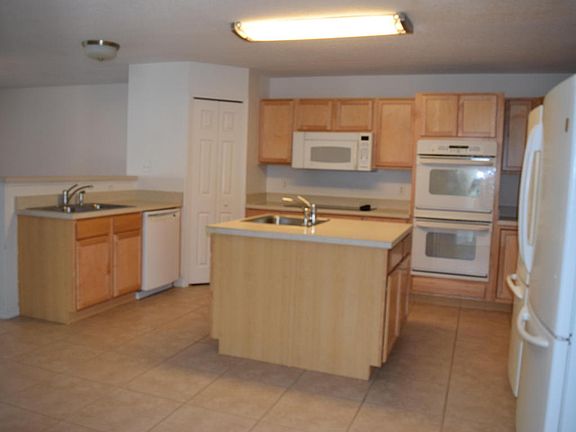 3rd image of 1219 Macon Dr