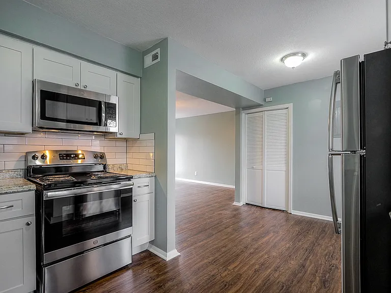 4115 & 4117 Warwick Blvd — Photo 10