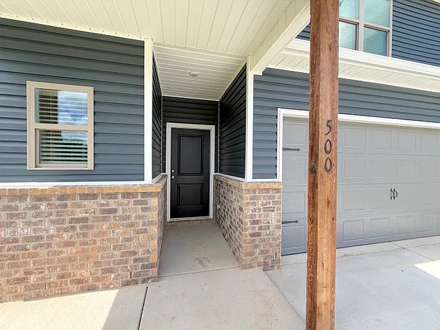 4 bed, 2065 sqft, $2,100 — Photo 3