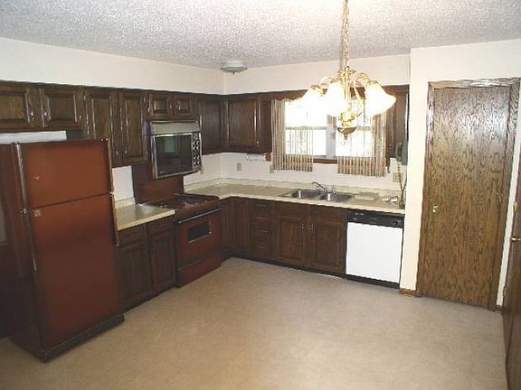4th image of 828 21st Ave N