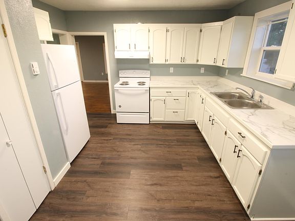 4th image of 802 6th Ave N APT 5