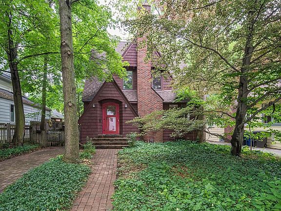 2nd image of 1431 E Park Pl